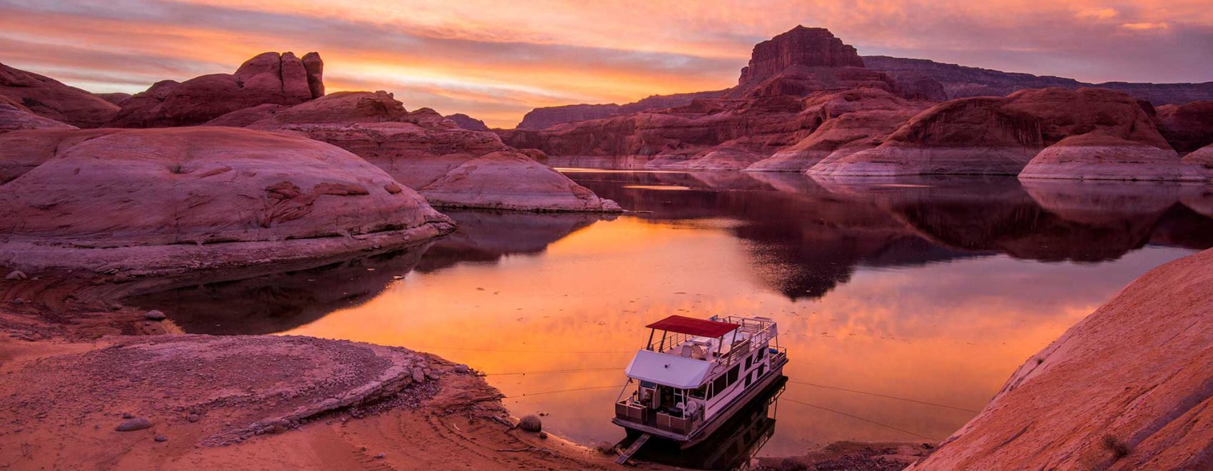 Houseboat on Lake Powell within Glen Canyon National Recreation Area | Photo: Gary Ladd